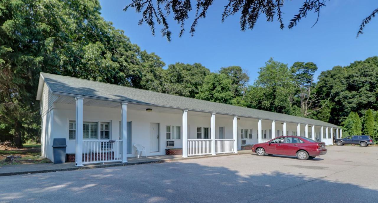 Hamilton Village Inn ノースキングスタウン エクステリア 写真