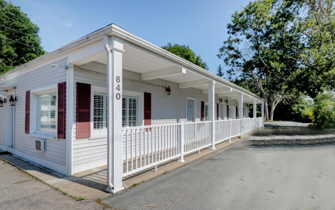 Hamilton Village Inn ノースキングスタウン エクステリア 写真