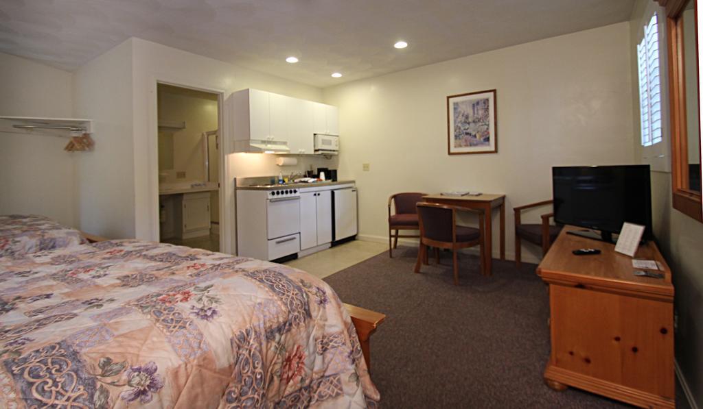Hamilton Village Inn ノースキングスタウン エクステリア 写真