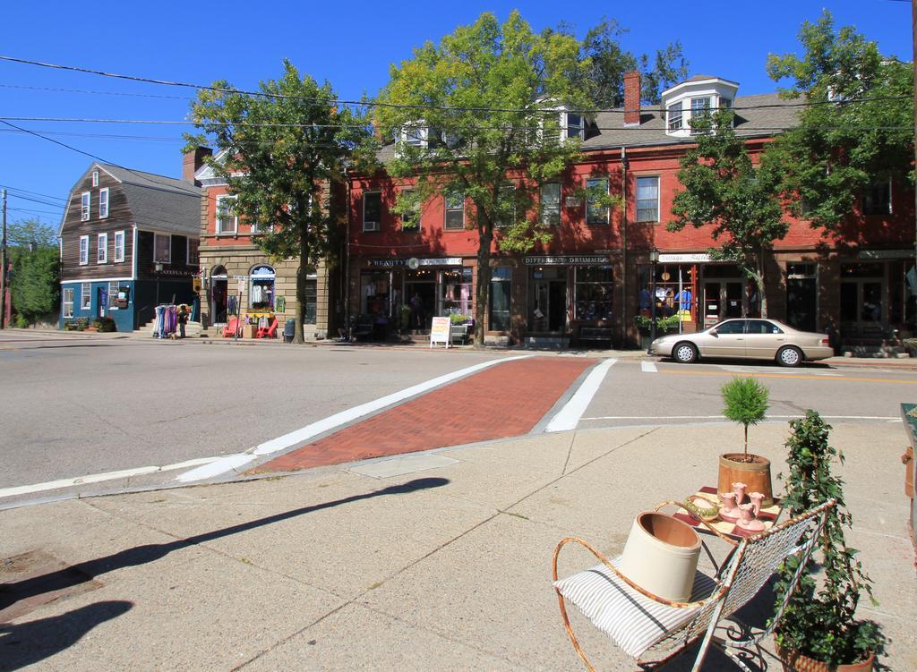 Hamilton Village Inn ノースキングスタウン エクステリア 写真